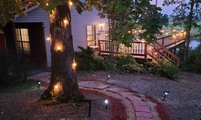 Morris Chapel Casa | Escape to Tranquility: Scenic Tennessee River Cabin Retreat