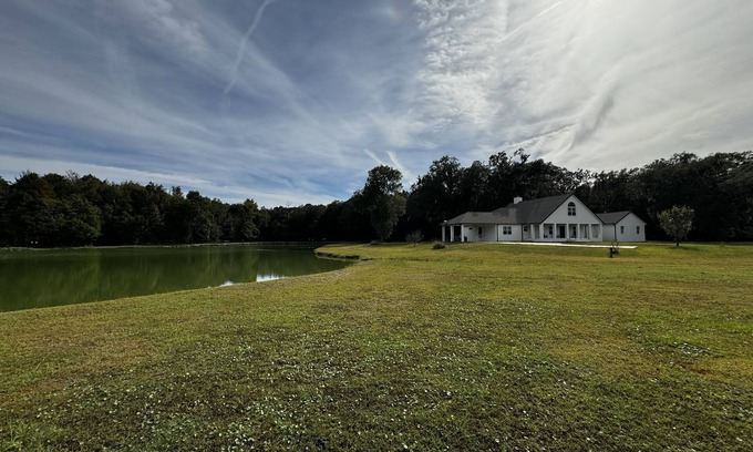 Kingsland Casa | Escape to Tranquility 125 Acre Property with Trails Lake Spacious House Fire Pit