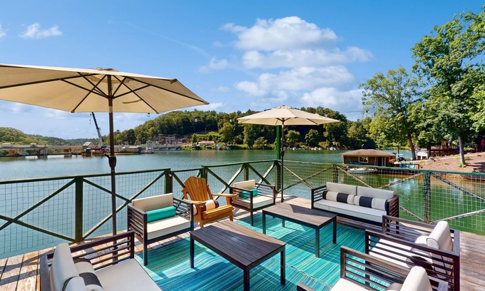 Sunset Cove Apartamento | Escape to Tranquility: Cozy Cabin Retreat with Dock & Outdoor Living