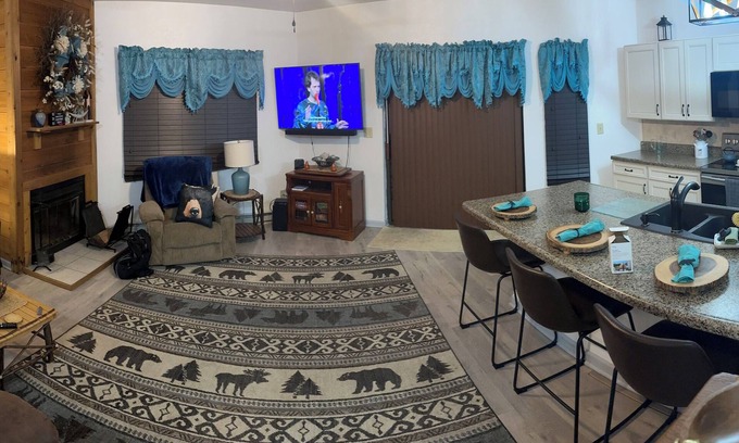 Hidden Valley Condominio | Escape to Tranquility at Mountain Top Condo!