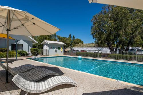 Broadwater Villa | Escape to Villa 4 - Cape View Resort