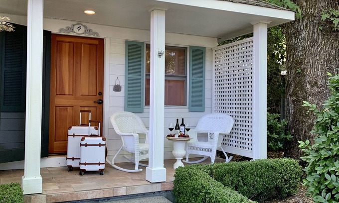 Calistoga Cabaña | Escape to wine country in your independent cottage in downtown Calistoga