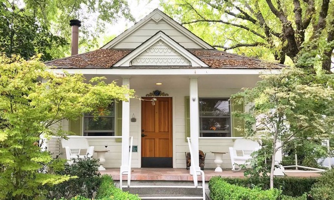 New Brighton Cabaña | Escape to Wine Country in your independant Cottage in Downtown Calistoga