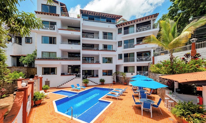 Emiliano Zapata Complejo | Escape to WIVC ALTA VISTA – Spacious 2BR with Charm & Light