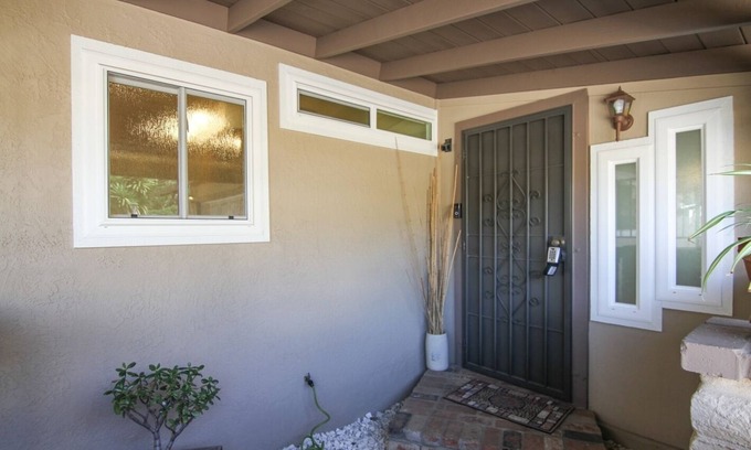 North Broadway Casa | Escondido's Gem! Sleeps 11! POOL INCLUDED
