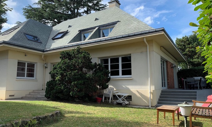Chatenay-Malabry Cama Y Desayuno | Espace et Chambres Familiales Dans Grande et Belle Maison