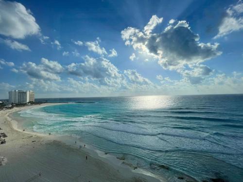 Punta Cancún Apartamento | Espectacular Beach & Laguna view Cancun at SALVIA CONDOMINIUMS