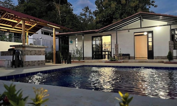 Melgar Cabaña | Espectacular casa campestre hasta para 12+1 huespedes a solo 13 mins de Melgar.
