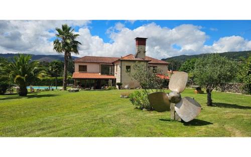 A Caniza Casa | Espectacular casa gallega con piscina
