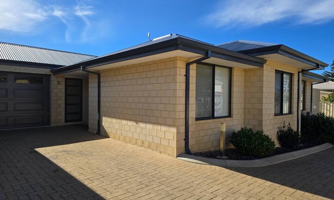 Esperance Casa | Esperance Break Away