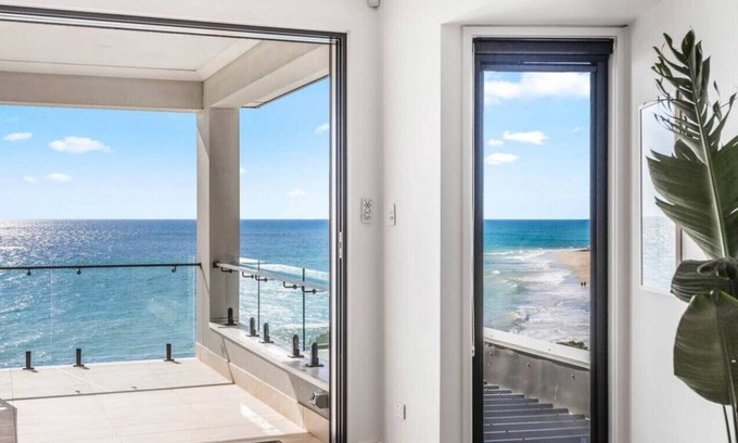Christies Beach Casa | Esplanade - "SeaScape"- Luxury Beach Front - 180° Views - Wifi