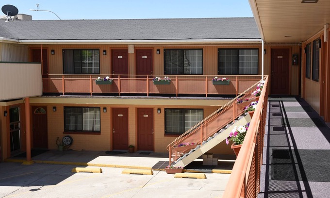 Elko Hotel | Esquire Inn