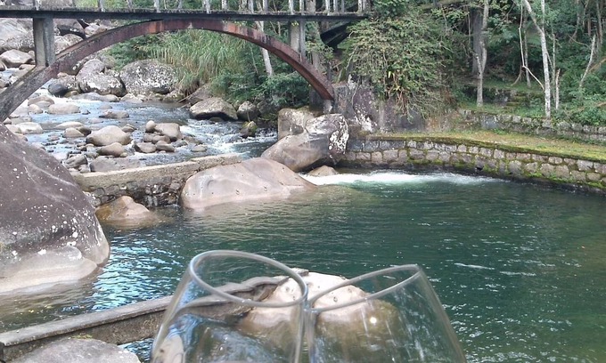 Itatiaia Chalet De Esquí | Estalagem do Rancho: Chalet with waterfalls