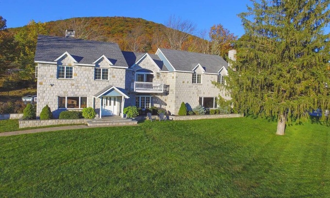 Hensonville Casa | *** Estate Main House***
