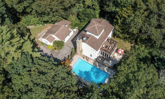 Charlestown Casa | Estate Property, Pool, Beaches, Watch Hill, Electric Boat, Naval Bases