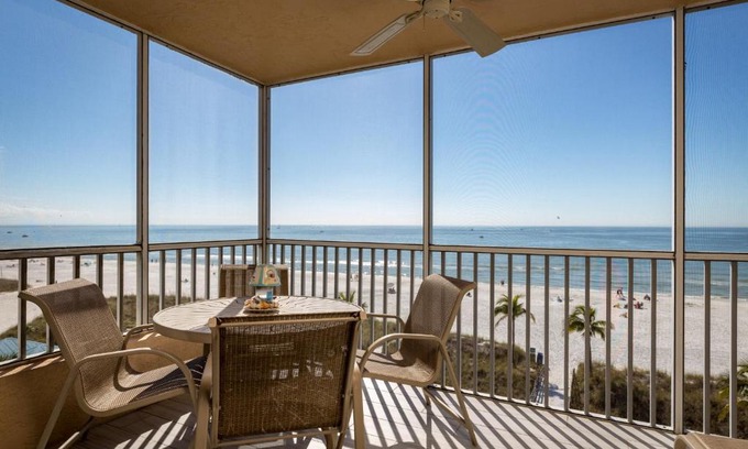 Fort Myers Beach Apartamento | Estero Island Beach Villas 401, 2 Bedrooms, Beach Front, WiFi, Sleeps 6