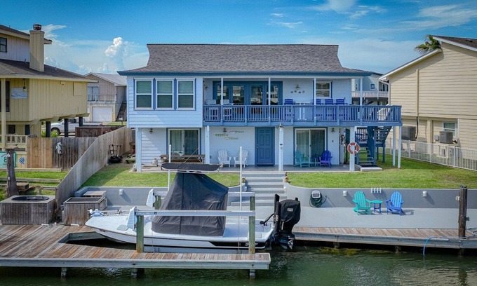 City-by-the Sea Casa | Estes Oasis! Canal front home with private lighted dock! Views! Foosball game