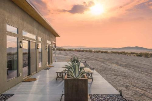 Panorama Heights Casa | Estrella Perdida - Joshua Tree Off-Grid Soaking Tub