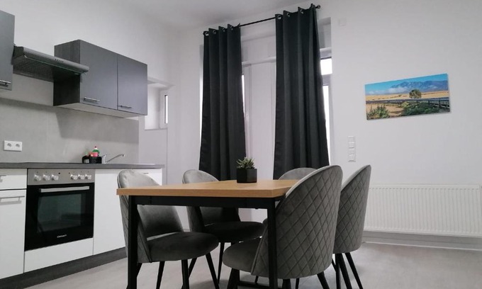 Herne Apartamento | estrella24 LIVING ROOMS Tokio