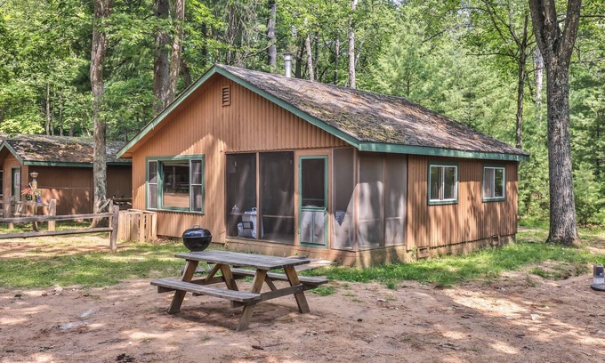 St Germain Cabaña | Rustic Cozy 3-bedroom cottage!