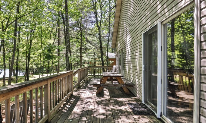 St Germain Cabaña | Maple Cabin at beautiful Estold's Resort on Little St. Germain lake