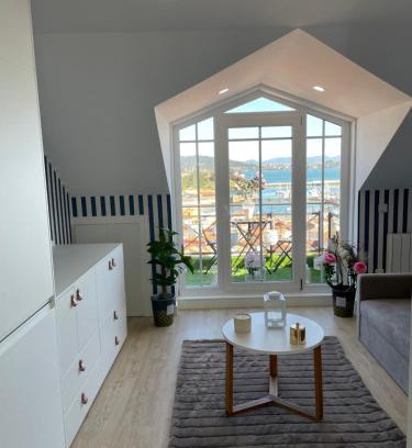 Centro histórico de Baiona Apartamento | Estudio impresionantes vistas con terraza y piscina