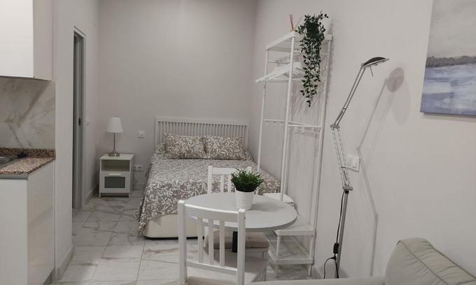 Aluche Apartamento | Estudio Maqueda WIFI fácil acceso centro de Madrid