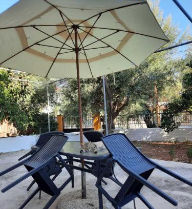 Leonidio Casa | Et In Arkadia Ego