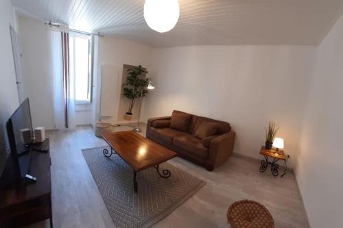 Bourg-Saint-Andeol Casa | Etage d'une agréable maison de ville