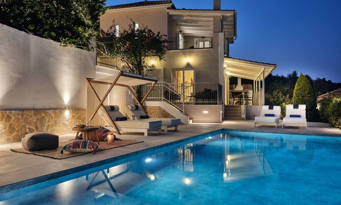 Lithakia Villa | VISTA AÉREA VILLA II (135 m 2, vista al mar, piscina infinita)