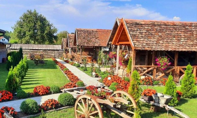 Zeravacki Potok Hotel | Etno selo EDEN
