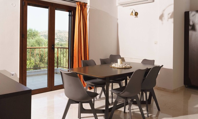 Monopari Villa | Eucalyptus Villa