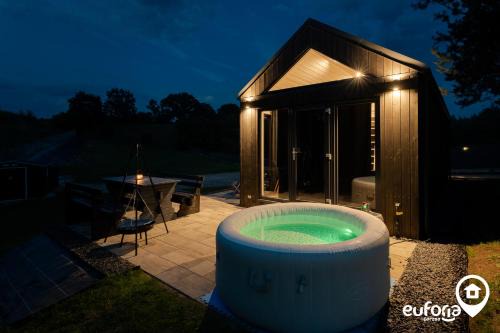 Gorzno Casa | Euforia Górzno - nowoczesne domki nad jeziorem z sauną, balią, jacuzzi