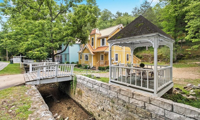 Eureka Springs Historic District Casa | Eureka Memories