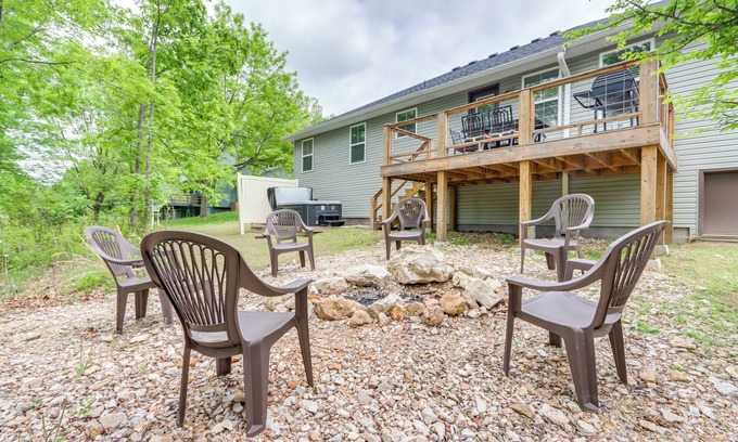 Holiday Island Casa | Eureka Springs Family Home - 1/2 Mi to Marina!