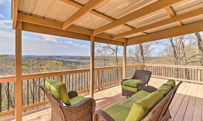 Eureka Springs Casa | Eureka Springs Gem 2 Decks, Mtn and Lake Views