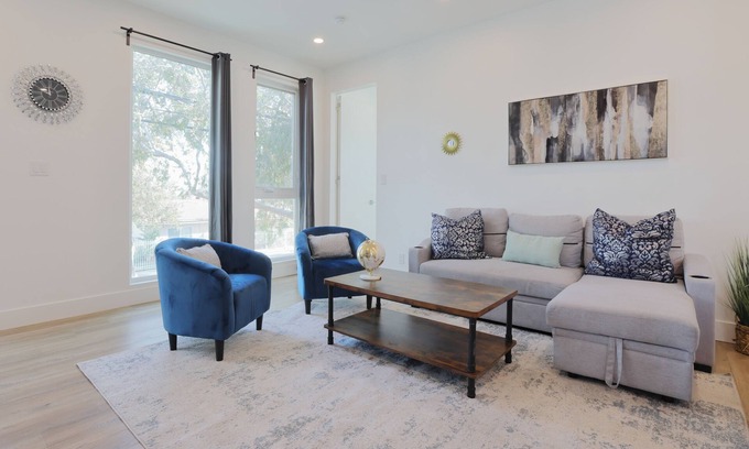 Harbor Gateway South Apartamento | EV Charger Ready Grandeur Abode 4B2.5B