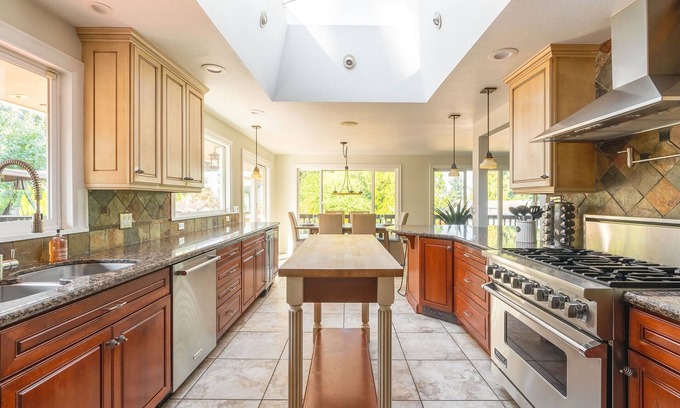 Viewpoint Casa | EV Charger Walk to Lake/ Minutes from Marymoor/Downtown/Seattle