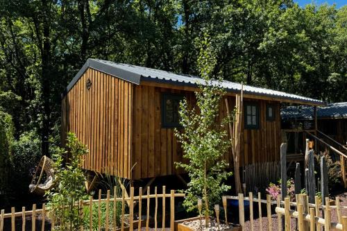 Clermont-l'Herault Chalet De Esquí | Evasion en cabane en bois proche du lac du Salagou entourée de nature