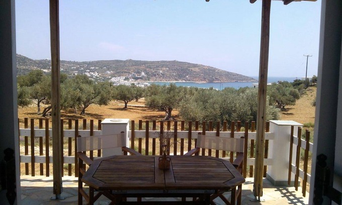 Platis Gialos Hotel | Evdokia Studios
