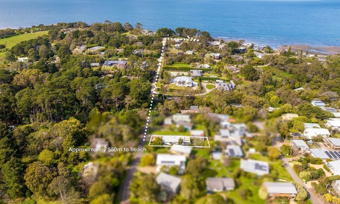 Flinders Casa | Evening Tide - Beautiful spacious pet friendly home next to the ocean.