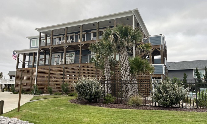 The Point Casa | "The Pointe" en Emerald Isle, impresionantes vistas, piscina y jacuzzi