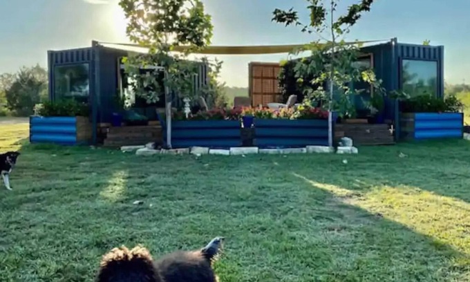 Bastrop County Cabina | Ever wanted to stay in some Containers? Here is your chance!