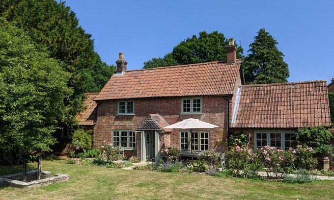 New Forest District Cabaña | Una cabaña cobb encantadora e histórica en las afueras del pueblo de Bransgore.