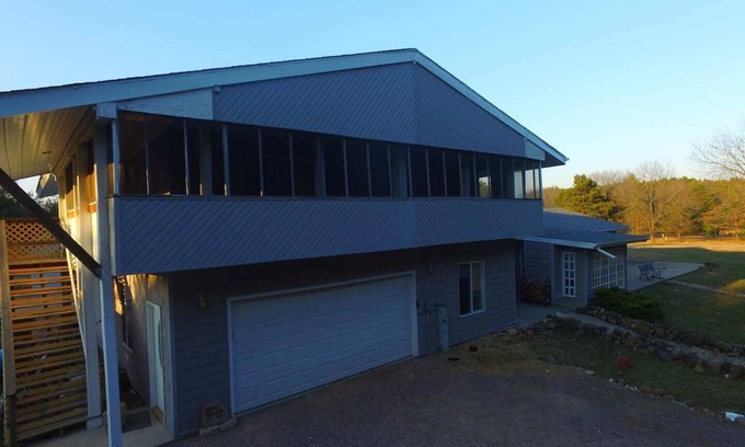 Montello Apartamento | Evergreen Farm 20 Acres+Goats, Eggs, Arcade Games