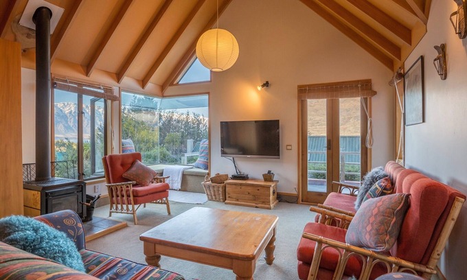 Queenstown Cabaña | Evergreen Haven - Queenstown Holiday Home