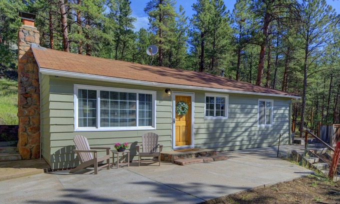 Evergreen West Central Cabina | Evergreen Mountain Retreat Minutes From the Lake