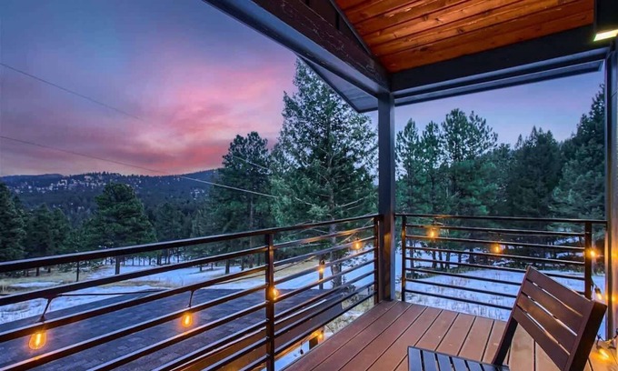 Evergreen Meadows Casa | Evergreen's Modern Cabin. 20Acres/Seclusion/Creek!