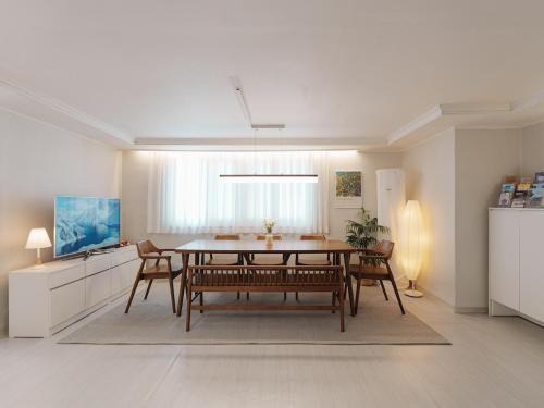 Gyeongnidan-gil Apartamento | Everyday Fun Fun-3nights free pickup from Seoul station-3Room 6Bed 2Bath-Namsantower view-grill bbq