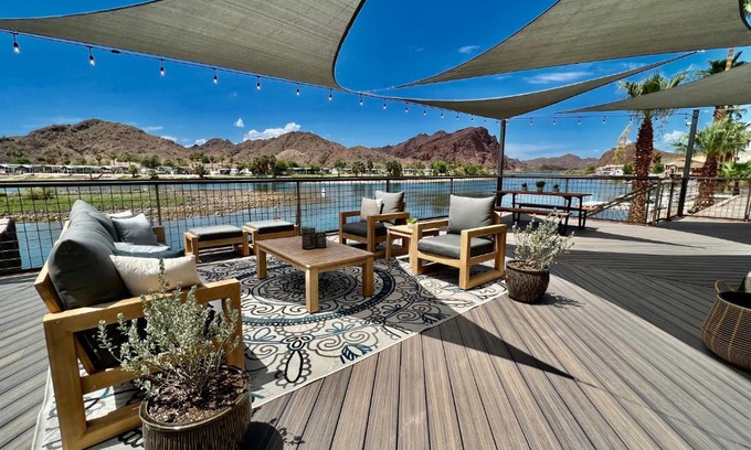 Parker Strip Casa | Everything & More at River Front 95! Dock, Bar